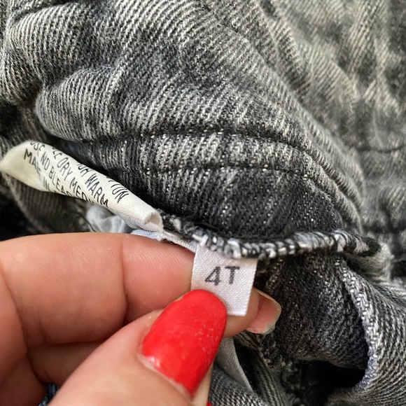 ADORABLE 90S KIDS ACID WASH DENIM OVERALLS WITH CARGO POCKETS - Picture 15 of 16